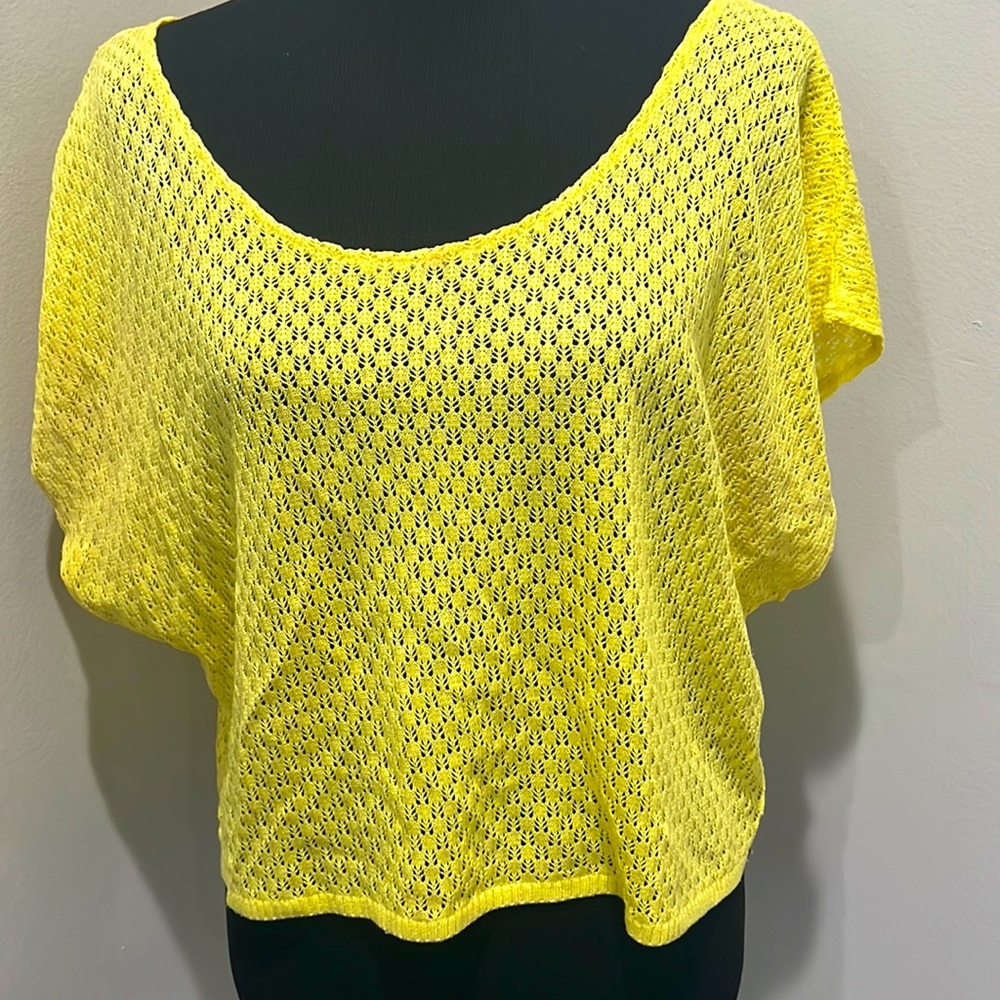 O’Neill tee size small, perfect for summer